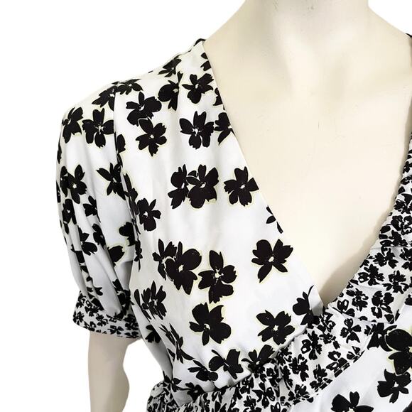 LOVE WHIT by Whitney Port Floral Puff Sleeve Wrap Dress in Black White SZ L - Picture 3 of 13